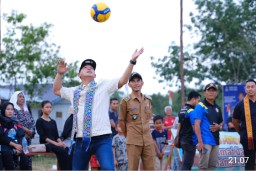 Wakil Bupati Kapuas Hulu Membuka Turnamen Sebindang Cup Kecamatan Badau