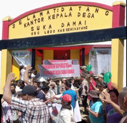 Dugaan!!Penyalahgunaan Anggaran Dana Desa (ADD) Kantor Desa Suka Damai di Segel Oleh Sebagian Warga