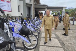 Gubernur Kalbar Bagikan 43 Sepeda Motor Untuk Desa Mandiri di Kapuas Hulu
