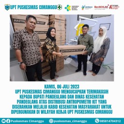 Dukung Percepatan Penanggulangan Stunting Bupati Pandeglang Serahkan Bantuan Antropometri KIT Di Posyandu 