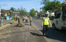 Polres Jember Siagakan Personel Untuk Kamseltibcarlantas