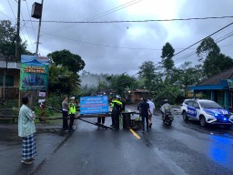 Polres Malang Terapkan Pengalihan Arus Lalu Lintas Hindari Longsor Jalur Pronojiwo - Lumajang