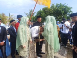 Akad Nikah Putri Camat Cimanggu Hj Encun Sunayah SKM,MM", Berjalan Lancar