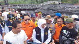 Kapolres Lumajang Dampingi Gubernur Jatim Tinjau Dampak Banjir Lahar Dingin Gunung Semeru