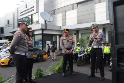 Gelar Pasukan Operasi Patuh Semeru 2023 dan Peluncuran Aplikasi Elektronik Teguran Simpatik Presisi oleh Kapolrestabes Surabaya