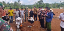 Peletakan Batu Pertama Pembangunan Kantor Majlis Ulama Indonesia MUI dan Gedung Serbaguna Kecamatan Cigeulis 