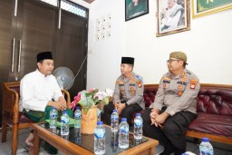 Kombes Pol Leonardo Simarmata ,Sambangi Tokoh Agama Pengasuh Pondok Pesantren Nurul Ibad KH.Ibnu Mulkam/ KH.Syakrim