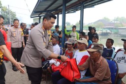Gelar Baksos, Polresta Sidoarjo Bersama Forkopimka Tanggulangin Berbagi Berkah Sembako