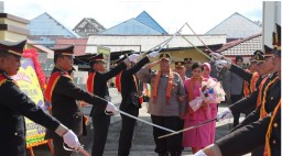 Kapolres AKBP Hendrawan Pimpin Apel Perdana di Mapolres Kapuas Hulu 