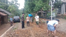 Muspika Kecamatan Cibitung Adakan Gotong Royong Tingkat RT