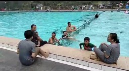 Akhir Liburan Pemandian Air Hangat Padusan Pacet Masih Banyak di Padati Pengunjung