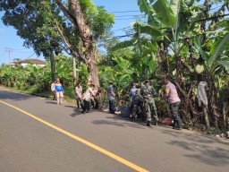Kegiatan Gotong Royong Bersama Muspika Kecamatan Cibaliung Serta Warga Masyarakat 