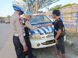 Terima Aduan Pengendara di Jalan Kalianak, Satlantas Polres Tanjung Perak Respon Cepat Lakukan Penindakan