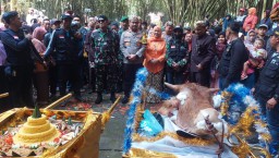 Kapolres Lumajang Hadiri Grebeg Suro di Desa Sumbermujur