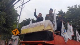 DPP AMI, Geruduk Dan Kepung Kantor Satpol-PP Kota Surabaya, Kantor Dinas PUBM Kota Surabaya dan AC Hotel Jl. Ais Nasution 