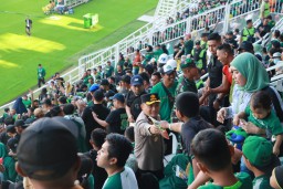 Polrestabes Surabaya Sukses Amankan Pertandingan Sengit BRI Liga 1: Persebaya vs. Rans FC