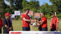 Bupati Kapuas Hulu Membuka Turnamen Sepak Bola Mendalam CUP Tahun 2023