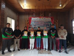 Pengda Banten IKS.PI Kera Sakti Memberikan Penghargaan Kepada Atlit Berprestasi