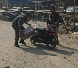 Babinsa 05 Cilincing Serda Subhan, Sigap Menolong Warga Yang Membutuhkan Bantuan