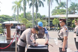 Mutasi Jabatan Wakapolres Nganjuk, Kasat Lantas dan Kapolsek, Kapolres Nganjuk: Buat Inovasi Yang Menunjang Kinerja dan Raih Prestasi 