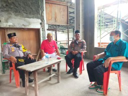 Kapolsek Tambaksari Laksanakan Patroli Sambang ke Warga Untuk Berikan Edukasi dan Koordinasi Tentang Gangguan Kamtibmas