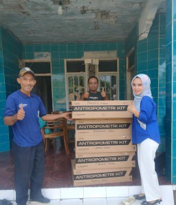 Bantuan Antropometri Kit Standar Kemenkes ke Posyandu di Kecamatan Cimanggu