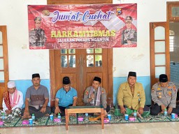 Jum’at Curhat, Wakapolres Nganjuk Imbau Jamaah Untuk Menghargai Perbedaan 