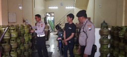 Polresta Malang Kota Bersama Disperindag Melaksanakan Sidak Stok LPG 3 Kg di Beberapa Lokasi