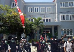 Gabungan Organisasi dan PKL Se-kota Surabaya Akan Menggruduk dan Mengepung Kantor Satpol-PP Kota Surabaya Buntut Arogansi Terhadap PKL 