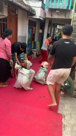 Lomba Balap Karung Meramaikan HUT RI Ke-78, Seru dan Kocak