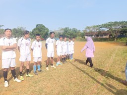 Sambut dan Meriahkan HUT RI Ke-78, Kecamatan Cimanggu Adakan Pertandingan Sepakbola 