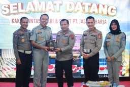 Kapolda Jatim Menerima Kunjungan Kakorlantas Polri dan Jasa Raharja Bahas Tentang Pelayanan Samsat