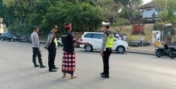 Polres Jembrana Amankan Giat Persembahyangan Umat Hindu Sedarma di Hari Raya Galungan