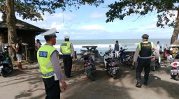 Polres Jembrana Laksanakan Patroli Rahayu Kendaraan Pada Obyek Wisata di Manis Galungan