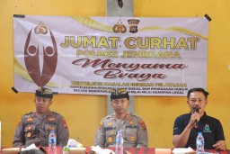 Program Jumat Curhat Menyame Braya Kapolres Jembrana Dengan Toga Tomas dan Lembaga Masyarakat Desa Banyubiru