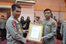 Kapolres Jembrana Terima Piagam Penghargaan Sebagai Polres Terbaik Disetiap Polda Pelaksanaan Quick Wins Presisi Tahun 2022/2023