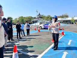 Satlantas Polres Nganjuk Ubah Skema Lintasan Dari Angka 8 ke huruf S, Pemohon SIM Rasakan Kemudahan Uji Praktik SIM Model Baru