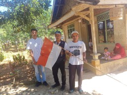 HUT RI : Puskesmas Cimanggu Canangkan Gerakan Pembagian Bendera Merah Putih