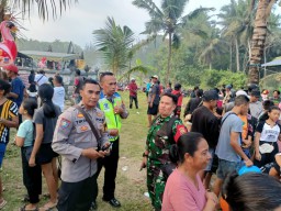 Kolaborasi TNI - Polri Amankan Obyek Wisata Pantai Soka di Saat Hari Raya Kuningan