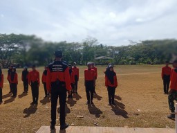 Latihan Pasukan Pengibar Bendera (Paskibraka) HUT RI ke 78 Tahun 2023 Oleh Siswa Siswi SMK Dwi Pura Bangsa 