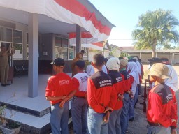 Menjelang HUT RI ke 78, Camat Cimanggu Berikan Arahan Kepada Anggota Paskibraka SMK Dwi Pura Bangsa 