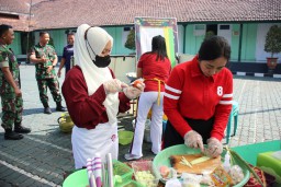 Keseruan Lomba Menyambut Hari Kemerdekaan RI ke-78 di Yonbekang 2 Kostrad