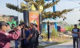 Anggota Pagar Nusa Nataan Lamongan Sukarela Bongkar Tugu, Kapolres Lamongan Beri Apresiasi