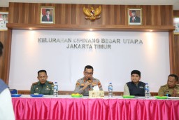 Kapolres Metro Jakarta Timur Beserta Dandim Pimpin Giat Mediasi Damai Warga Kelurahan Cipinang Besar Utara