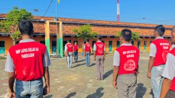Tingkatkan Kemampuan Baris Berbaris, Anggota Kodim 0826 Latih PBB Warga Binaan Lapas Pamekasan