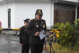 Kapolres Bandara Ngurah Rai Berikan 11 Piagam Penghargaan Kepada Personil Berprestasi Dalam Peringatan Hari Kemerdekaan RI ke - 78