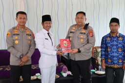 Hari Kemerdekaan, Kapolresta Tangerang dan Bhayangkari Baksos ke Ponpes yang Terkena Kebakaran