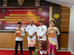 Dua Narapidana Lapas Singaraja Hirup Udara Segar Setelah Dapatkan Remisi Umum 