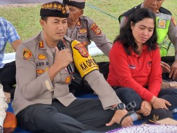 Kapolres Tabanan Lakukan Giat Jumat Curhat di Banjar Baturiti Kaja