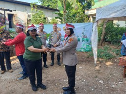 Perbaiki Kualitas Udara Jakarta, Polres Metro Jakarta Timur Gencarkan Penanaman Pohon Dalam Rangka Perayaan HUT RI yang ke - 78